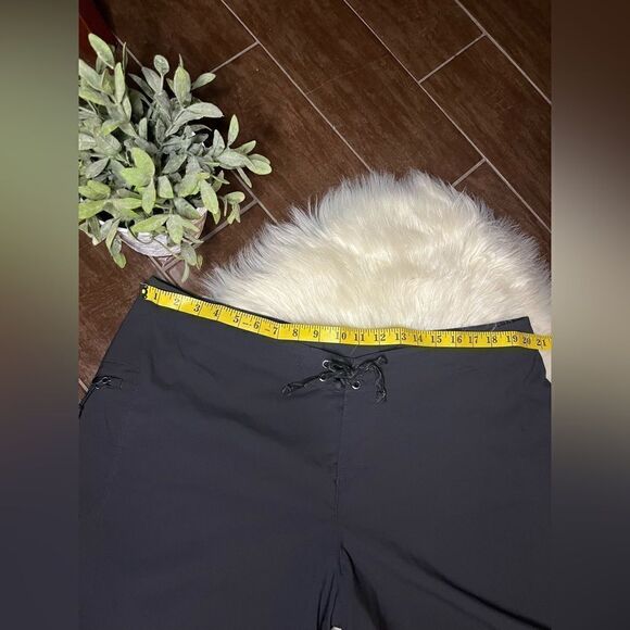 Patagonia Worn Wear W's Stretch black Hydro peak Board-shorts sz 18 - Picture 9 of 11